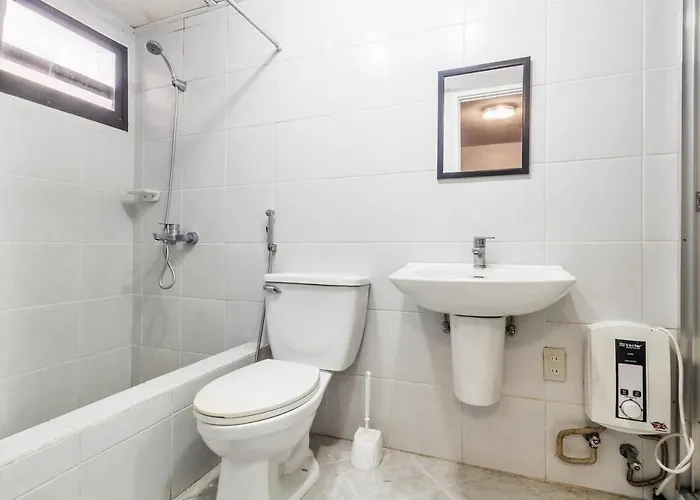 5 Bed Urban Retreat In The Heart Of Poblacion Apartment *