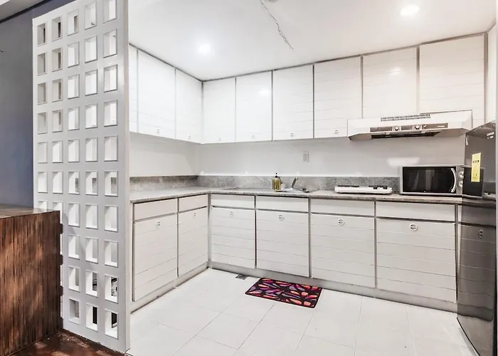 5 Bed Urban Retreat In The Heart Of Poblacion Manila