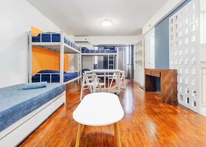 5 Bed Urban Retreat In The Heart Of Poblacion Apartment