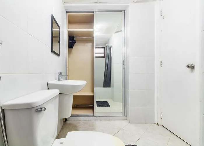 5 Bed Urban Retreat In The Heart Of Poblacion Apartment