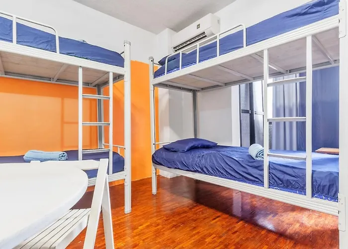 5 Bed Urban Retreat In The Heart Of Poblacion Apartment *